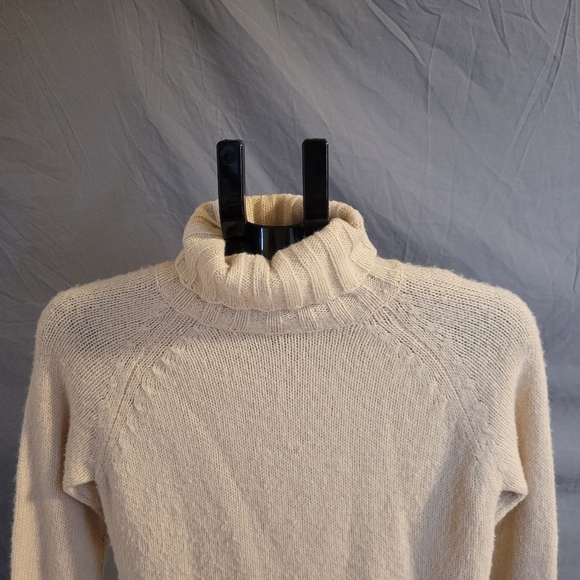 Cozy Cream Turtleneck Sweater from Oscar by Oscar de la Renta - Picture 3 of 12